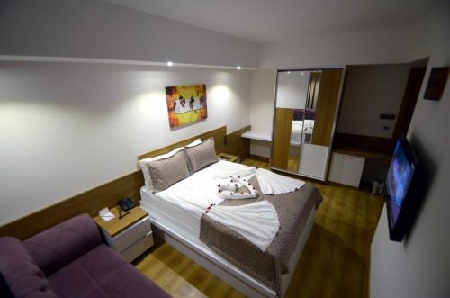 Ένα ή περισσότερα κρεβάτια σε δωμάτιο στο Devin Otel