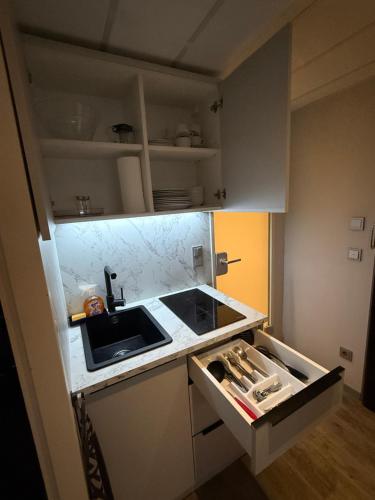 Kuchyň nebo kuchyňský kout v ubytování Elegantes Smart Apartment in Szene-Viertel