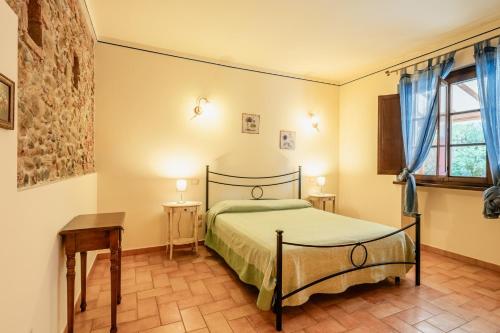 Postel nebo postele na pokoji v ubytování Casolare dei Fiori - Le Ortensie