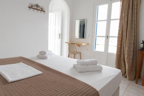 a bedroom with two beds with towels on them at Sorokos Koufonissia in Koufonisia