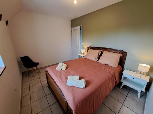 Ένα ή περισσότερα κρεβάτια σε δωμάτιο στο Gite Le Ginestou