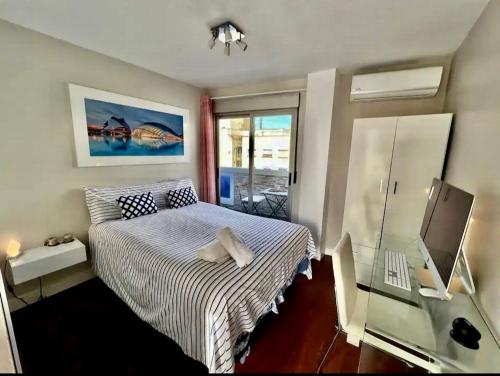 Habitación privada con Baño en un moderno y céntrico Atico en Ciutat Vella