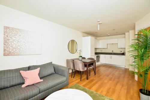 Köök või kööginurk majutusasutuses Cozy, modern apartment with balcony&free parking