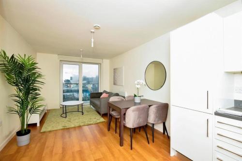 Foto sihtkohas Gillingham asuva majutusasutuse Cozy, modern apartment with balcony&free parking galeriist