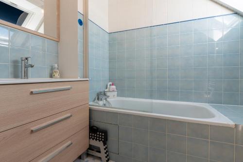 Koupelna v ubytování Le Sea Bird draps parking piscine