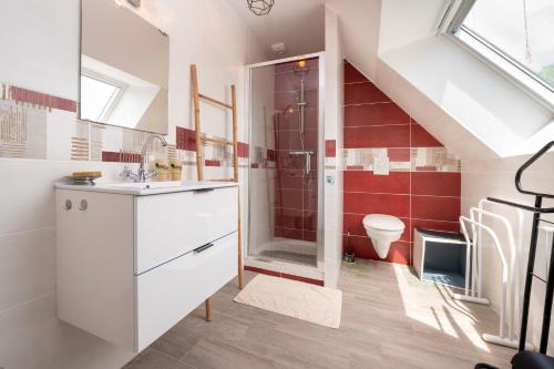 Koupelna v ubytování La longère du Cosquer