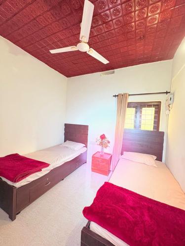 Postel nebo postele na pokoji v ubytování sahara dua jungle farmstay