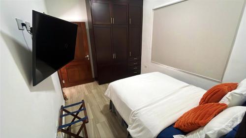 Μια τηλεόραση ή/και κέντρο ψυχαγωγίας στο Modern Room-Gated Community