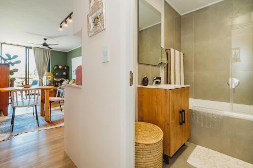 Ένα μπάνιο στο 103 The Meadows, central George with amazing views and location