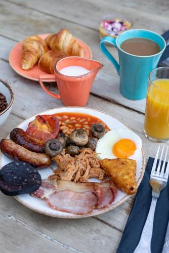 Jídlo v penzionu – hostince nebo okolí