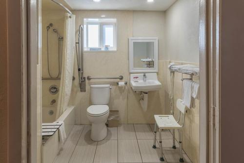 a bathroom with a toilet and a sink and a shower at Ocean Reef Hotel in Fort Lauderdale