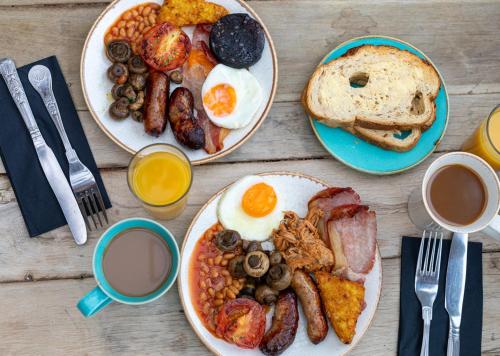 Jídlo v penzionu – hostince nebo okolí