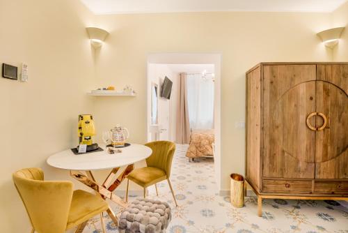 a living room with a table and chairs and a bedroom at Il sentiero b&b in La Spezia