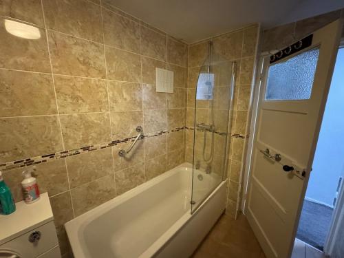 Koupelna v ubytování Large House for Contractors, families and groups