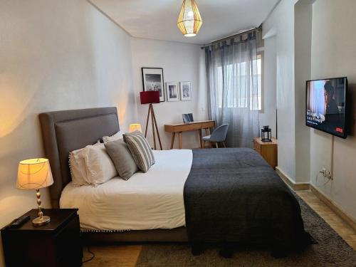 Voodi või voodid majutusasutuse Grand appartement de luxe vue mer toas