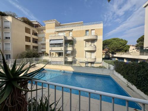 DAPHNE, appartement piscine