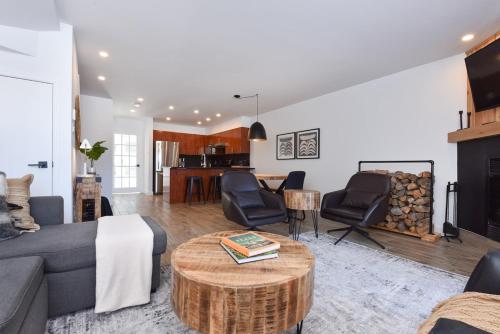 蒙特朗布朗2-Level Home - Tremblant Mountain View - Fireplace的相册照片