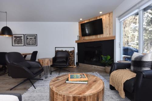 蒙特朗布朗2-Level Home - Tremblant Mountain View - Fireplace的相册照片