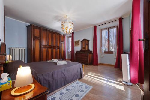 Ένα ή περισσότερα κρεβάτια σε δωμάτιο στο Tibaldi Sette - Domodossola