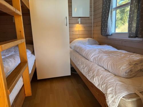 a room with two bunk beds in a cabin at Vedersø Strand Camping in Ulfborg
