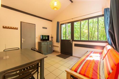 TV/trung tâm giải trí tại Maisonnette St Brice 44 for 5 persons