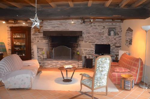 Μια τηλεόραση ή/και κέντρο ψυχαγωγίας στο Ker Cado - Chambre d'hôtes