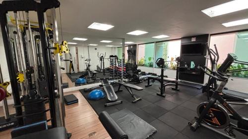 Centrul de fitness și/sau facilități de fitness de la Apartamento duplex em Itaipava com vaga