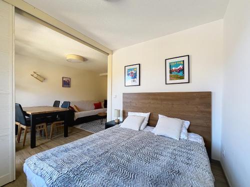 Postel nebo postele na pokoji v ubytování Isola 2000 T2 lumineux avec balcon, vue montagne, proche pistes