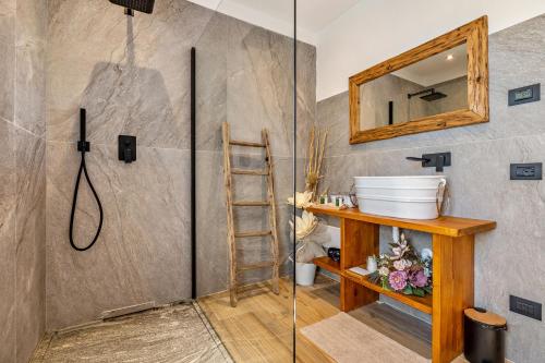 a bathroom with a shower with a ladder and a sink at Baita Cisina in Stavel
