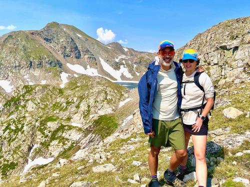 a man and woman standing on top of a mountain at Skyline Lodge in Ninetyfour