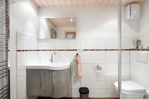 Ένα μπάνιο στο Ferienwohnung Hinz