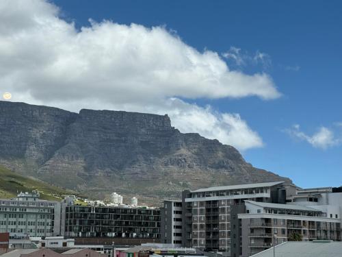 a view of a mountain with a city and buildings at Stylish Cape Town Apartment - Table Mountain View in Cape Town