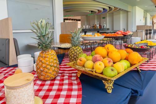 a table topped with baskets of fruit on a table at Pop Art Hotel Tocancipá y Centro de Convenciones in Tocancipá