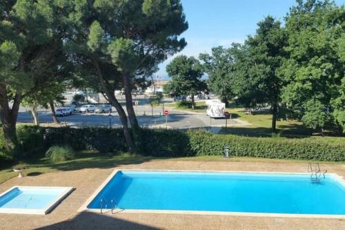 Bazén v ubytování Studio Du Port 17 - à 100m du port ostréicole nebo v jeho okolí