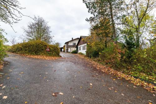 an empty road in front of a house at Ferienwohnungen Karle in Künzelsau
