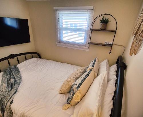 Voodi või voodid majutusasutuse Parkview Boho Cottage 3 - Maple Meadows toas