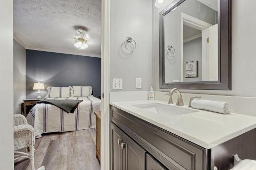 Gambar di galeri bagi Pelican's Perch di Waynesville