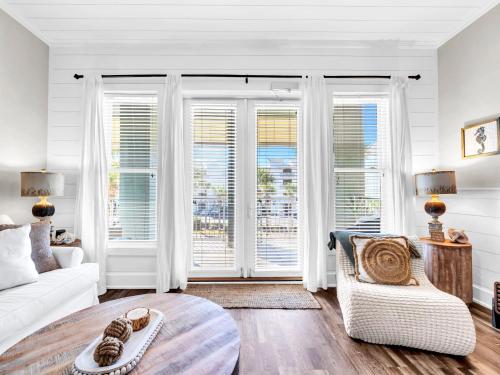 Istumisnurk majutusasutuses Steps To Beach Snowbirds Welcome Large Balcony