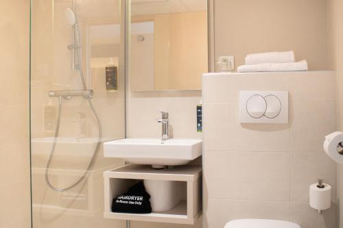 Brit Hotel Avignon Sud Le Calendal