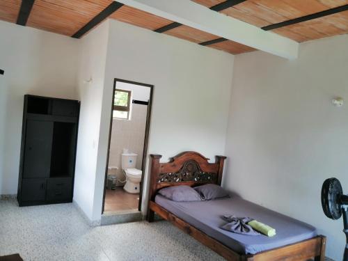 a bedroom with a bed and a mirror in a room at Narv extrema in Utica