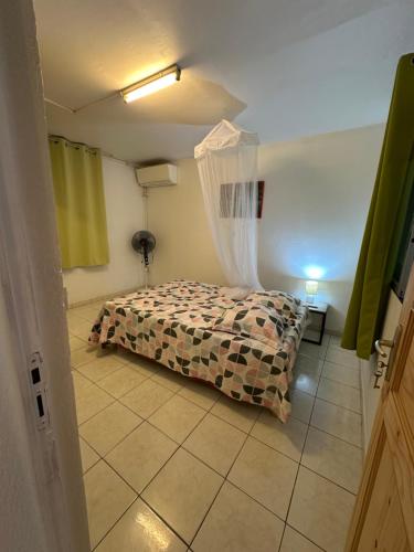 Postel nebo postele na pokoji v ubytování Villa tout confort avec terrasse et jardin - Baie-Mahault Destrelland