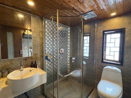 Koupelna v ubytování Serene Vale Inn-Free pick up train station stay two nights