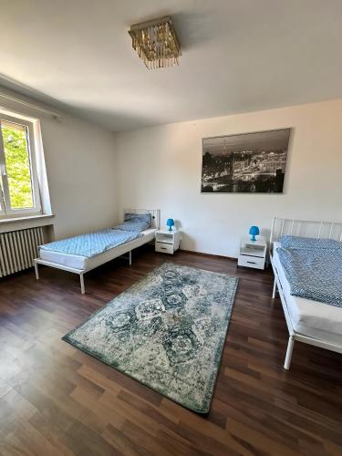 En eller flere senge i et værelse på Monteurszimmer Augsburg