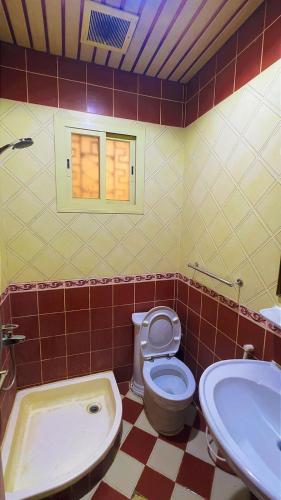 Ένα μπάνιο στο منتجع سيتي لاند فله رقم 1