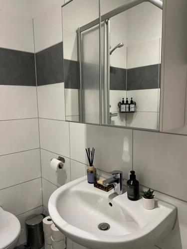 Ein Badezimmer in der Unterkunft Messe Apartment Maisonette - City Center Hannover