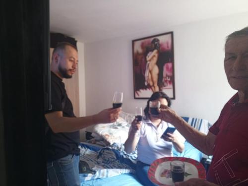 Habitación confortable cama doble Ibaguéの宿泊客