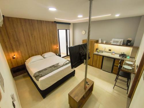 a bedroom with a bed and a television in a room at Mi Fortaleza Cali, Valle del Cauca Santa Isabel Cerca a IMBANACO in Cali