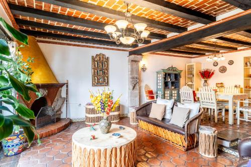 a living room with a couch and a table at Villa Colonial Centro de Coyoacán in Mexico City