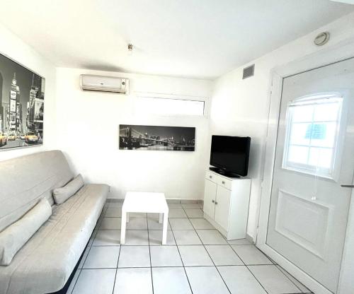STUDIO climatisé CÔTE BLEUE 13