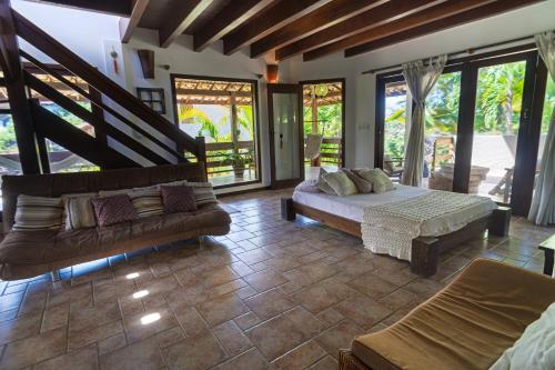 a living room with a bed and a couch at Casas Divino in Cayru